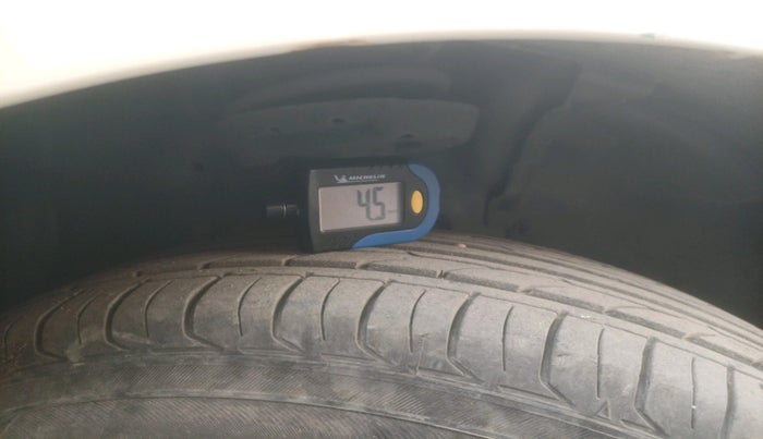 2013 Fiat Grand Punto Dynamic 1.2, Petrol, Manual, 1,03,382 km, tyre