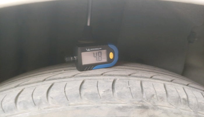 2013 Fiat Grand Punto Dynamic 1.2, Petrol, Manual, 1,03,382 km, tyre