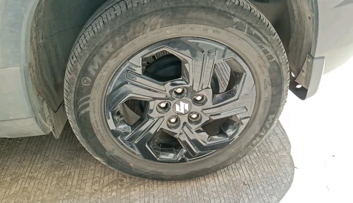 2024 Maruti BREZZA ZXI AT SMART HYBRID, Petrol, Automatic, 18,459 km, tyre