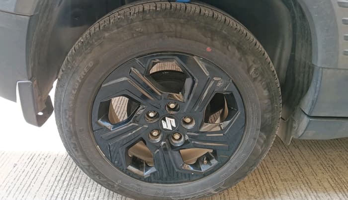 2024 Maruti BREZZA ZXI AT SMART HYBRID, Petrol, Automatic, 18,459 km, tyre