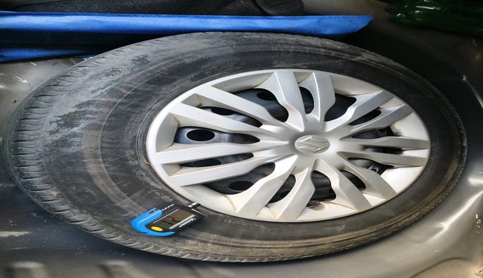 2017 Maruti Dzire VXI, Petrol, Manual, 55,349 km, tyre