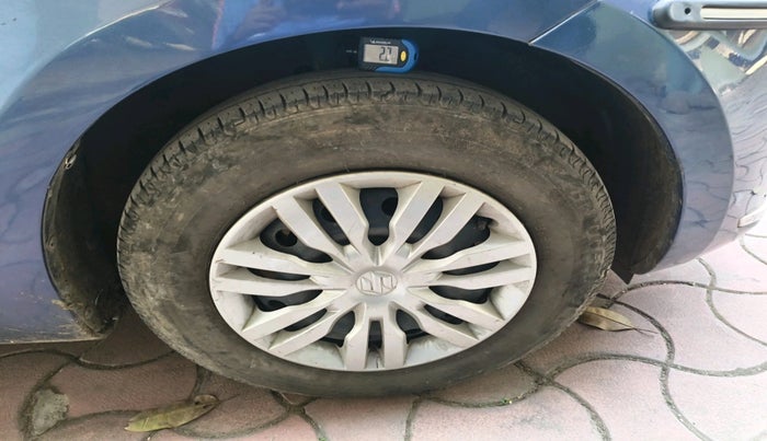 2017 Maruti Dzire VXI, Petrol, Manual, 55,349 km, tyre