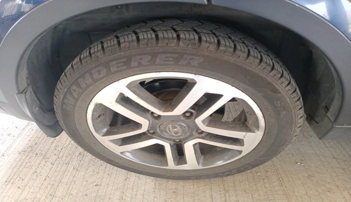 2017 Tata Hexa XT 4X2 7 STR, Diesel, Manual, 2,01,003 km, tyre