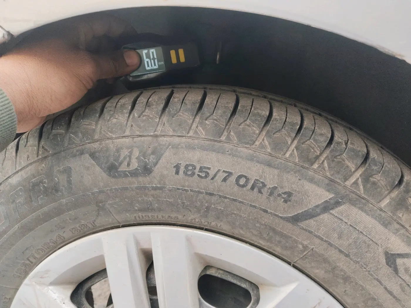 2019 Volkswagen Ameo TRENDLINE 1.0L, CNG, Manual, 1,61,584 km, tyre