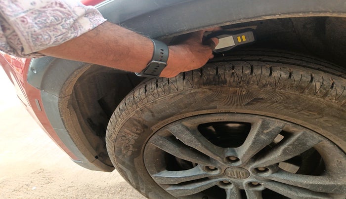 2018 Maruti Vitara Brezza ZDI AMT, Diesel, Automatic, 1,12,296 km, tyre