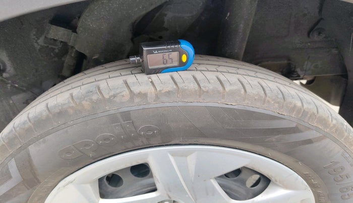 2022 Hyundai VENUE S+ 1.2, Petrol, Manual, 20,300 km, tyre