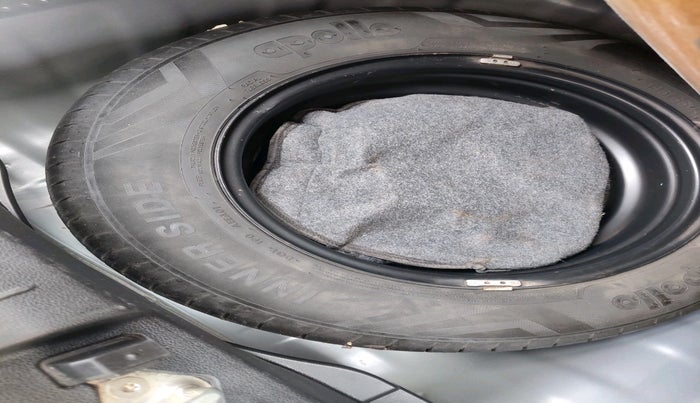 2022 Hyundai VENUE S+ 1.2, Petrol, Manual, 20,300 km, tyre