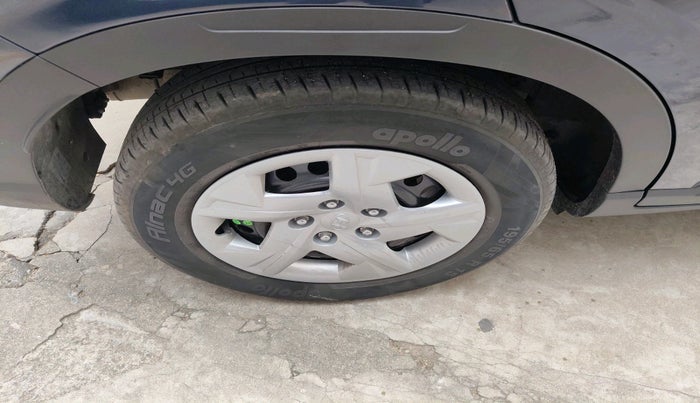 2022 Hyundai VENUE S+ 1.2, Petrol, Manual, 20,300 km, tyre