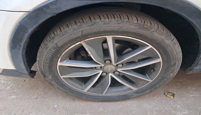 2017 Audi Q3 35 TDI Quattro, Diesel, Automatic, 1,24,159 km, tyre