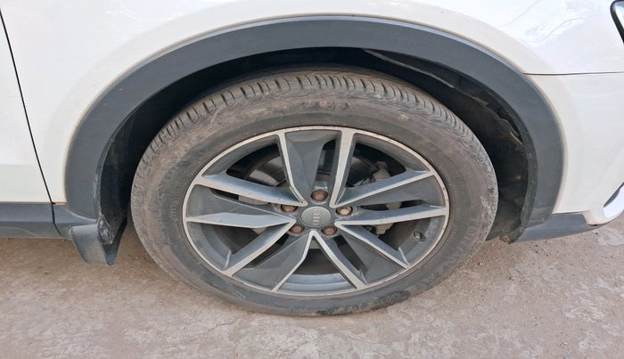 2017 Audi Q3 35 TDI Quattro, Diesel, Automatic, 1,24,159 km, tyre