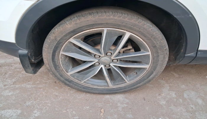 2017 Audi Q3 35 TDI Quattro, Diesel, Automatic, 1,24,159 km, tyre