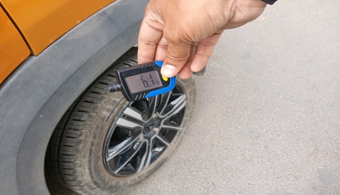 2022 Renault Kwid CLIMBER AMT 1.0, Petrol, Automatic, 10,840 km, tyre