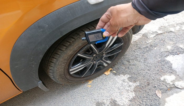 2022 Renault Kwid CLIMBER AMT 1.0, Petrol, Automatic, 10,840 km, tyre