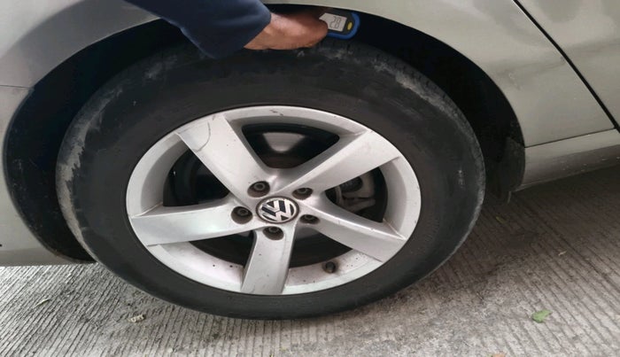 2012 Volkswagen Passat HIGHLINE DSG, Diesel, Automatic, 1,26,453 km, tyre