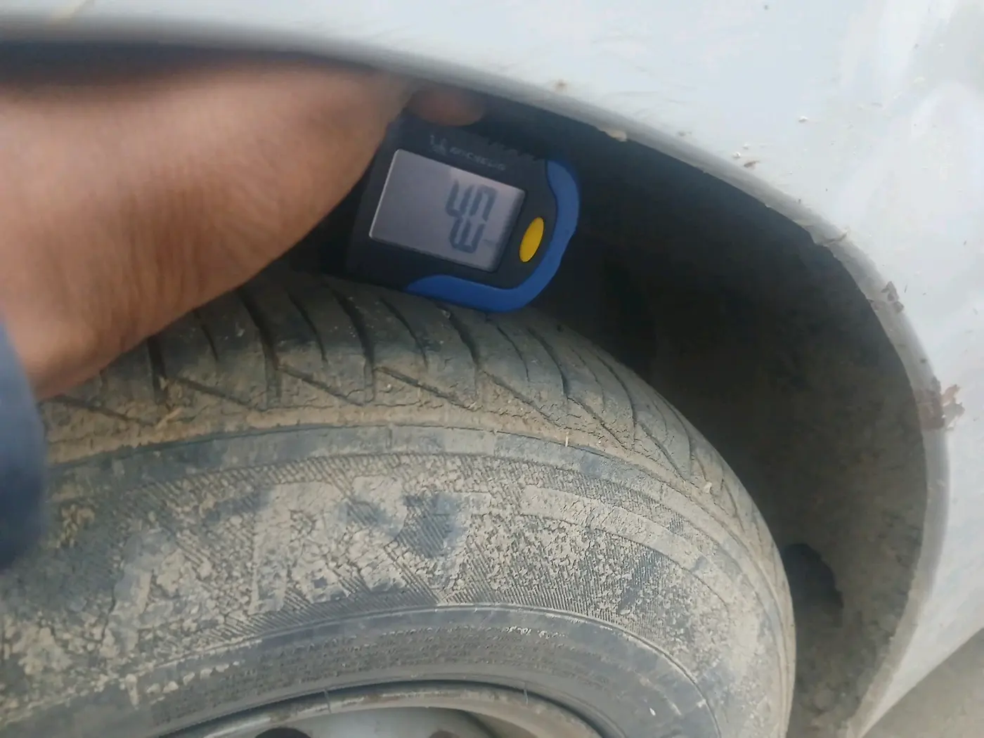 2013 Hyundai Eon ERA +, CNG, Manual, 1,26,840 km, tyre