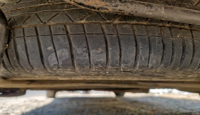 2012 Maruti Ertiga VDI, Diesel, Manual, 2,15,751 km, tyre