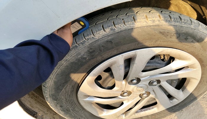 2020 Hyundai AURA S 1.2 CNG, CNG, Manual, 2,05,834 km, tyre