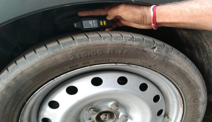 2019 Mahindra XUV300 W8 (O) 1.5 DIESEL, Diesel, Manual, 1,29,357 km, tyre