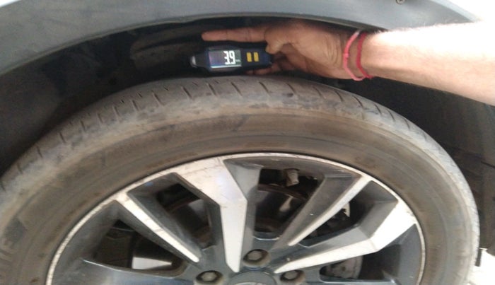 2019 Mahindra XUV300 W8 (O) 1.5 DIESEL, Diesel, Manual, 1,29,357 km, tyre