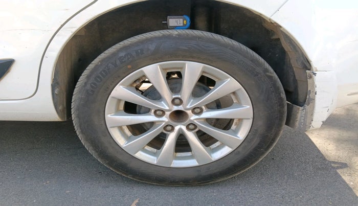 2015 Maruti Ertiga ZDI, Diesel, Manual, 2,35,038 km, tyre