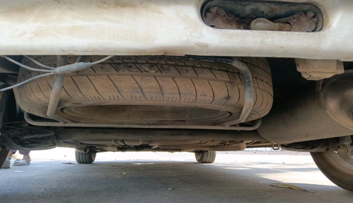 2015 Maruti Ertiga ZDI, Diesel, Manual, 2,35,038 km, tyre