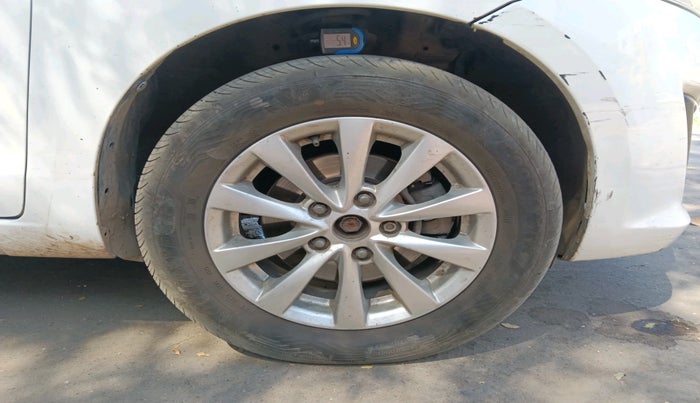 2015 Maruti Ertiga ZDI, Diesel, Manual, 2,35,038 km, tyre