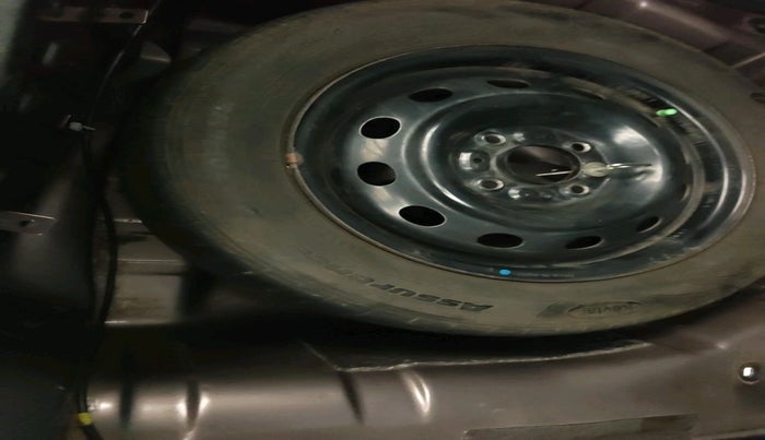 2016 Tata Tiago XT PETROL, Petrol, Manual, 1,04,125 km, tyre