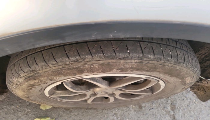 2016 Mahindra XUV500 W6 AT 1.99, Diesel, Automatic, 2,38,933 km, tyre