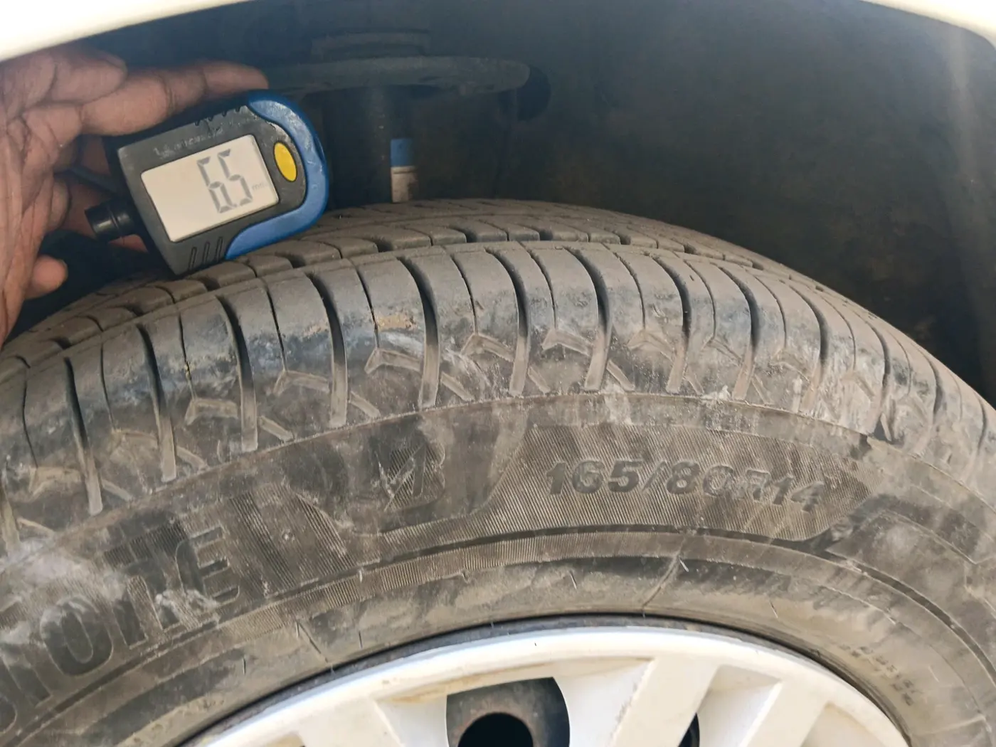 2017 Maruti Dzire VXI, Petrol, Manual, 1,36,563 km, tyre