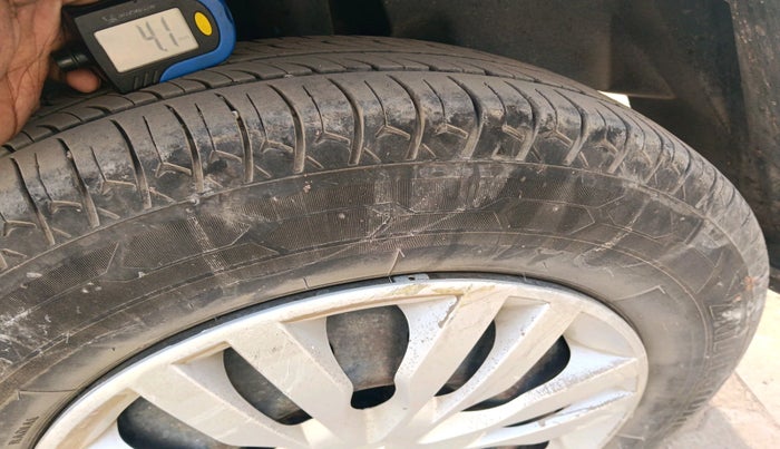 2017 Maruti Dzire VXI, Petrol, Manual, 1,33,454 km, tyre