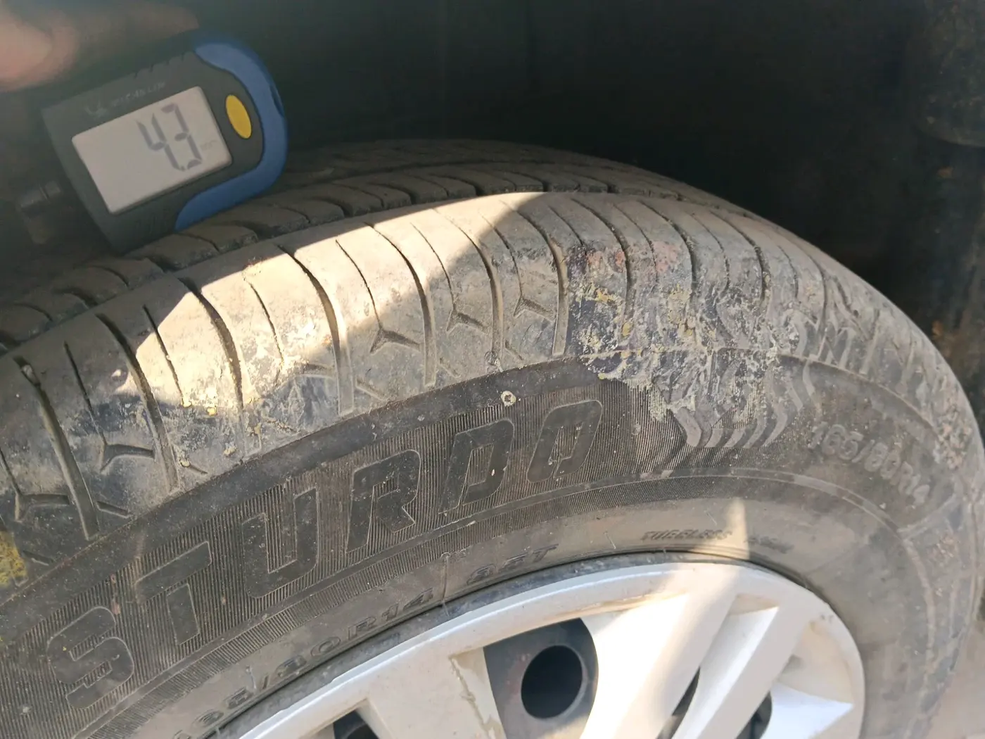 2017 Maruti Dzire VXI, Petrol, Manual, 1,36,563 km, tyre