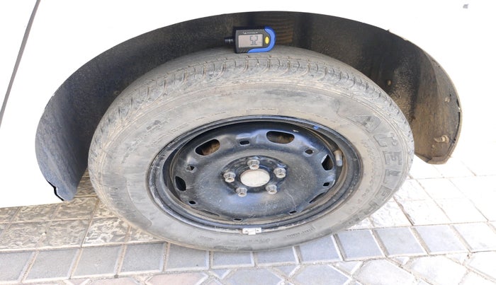 2013 Volkswagen Polo COMFORTLINE 1.2L, Diesel, Manual, 1,41,164 km, tyre