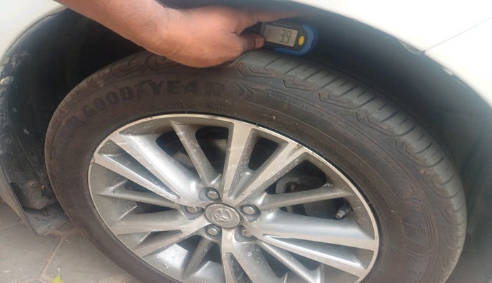 2016 Toyota Corolla Altis VL CVT PETROL, Petrol, Automatic, 94,503 km, tyre