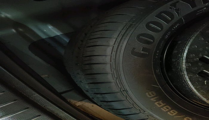 2016 Hyundai Creta SX PLUS 1.6 PETROL, Petrol, Manual, 55,610 km, tyre