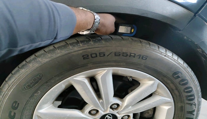 2016 Hyundai Creta SX PLUS 1.6 PETROL, Petrol, Manual, 55,610 km, tyre