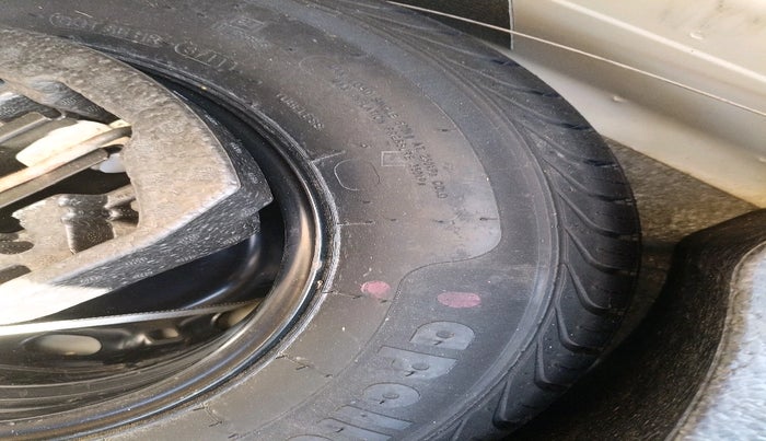 2012 Volkswagen Vento TRENDLINE 1.6, Petrol, Manual, 62,218 km, tyre