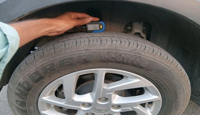 2022 Mahindra XUV300 W8 1.2 PETROL, Petrol, Manual, 1,11,622 km, tyre