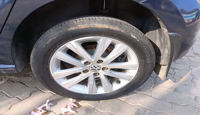 2015 Volkswagen Polo COMFORTLINE 1.5L, Diesel, Manual, 1,36,672 km, tyre