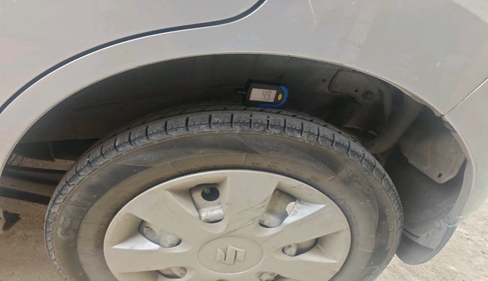 2013 Maruti Wagon R 1.0 LXI, Petrol, Manual, 67,923 km, tyre