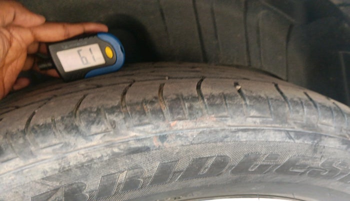 2023 Mahindra XUV300 W4 1.2 PETROL, Petrol, Manual, 51,017 km, tyre