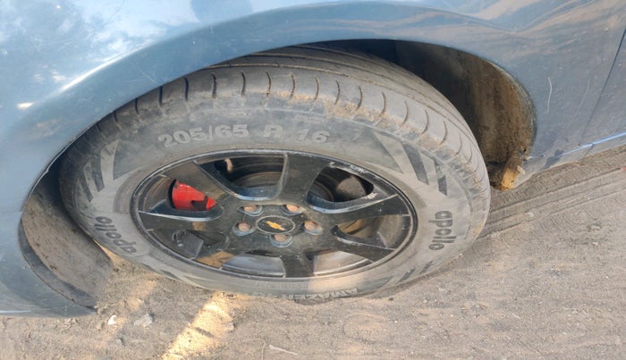 2010 Chevrolet Cruze LTZ, Diesel, Manual, 1,01,446 km, tyre