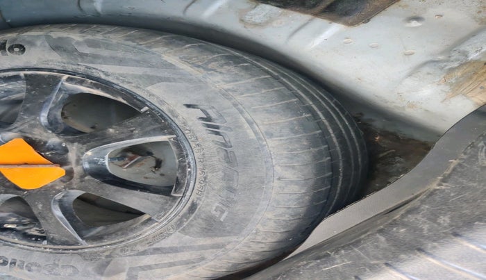 2010 Chevrolet Cruze LTZ, Diesel, Manual, 1,01,446 km, tyre