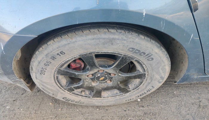 2010 Chevrolet Cruze LTZ, Diesel, Manual, 1,01,446 km, tyre