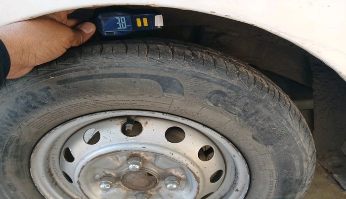 2015 Hyundai Eon ERA +, Petrol, Manual, 1,39,968 km, tyre