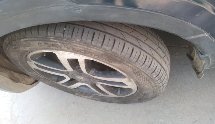 2018 Tata Hexa XT 4X2 7 STR, Diesel, Manual, 2,85,174 km, tyre