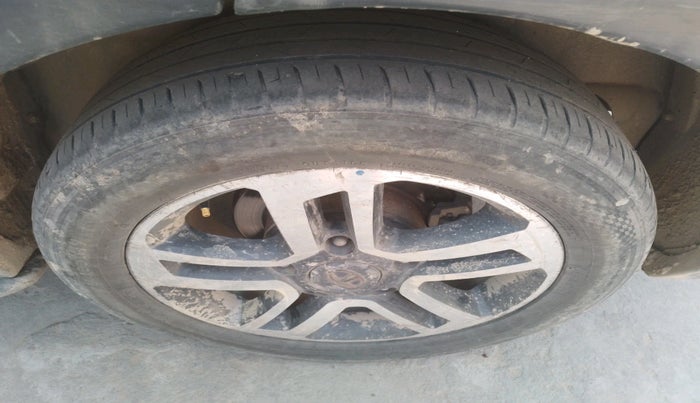 2018 Tata Hexa XT 4X2 7 STR, Diesel, Manual, 2,85,174 km, tyre