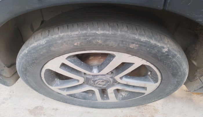 2018 Tata Hexa XT 4X2 7 STR, Diesel, Manual, 2,85,174 km, tyre