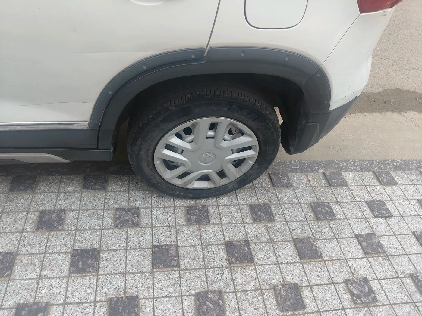 2022 Maruti Vitara Brezza LXI, Petrol, Manual, 39,179 km, tyre