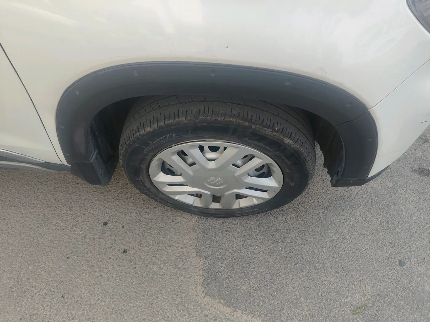 2022 Maruti Vitara Brezza LXI, Petrol, Manual, 39,179 km, tyre