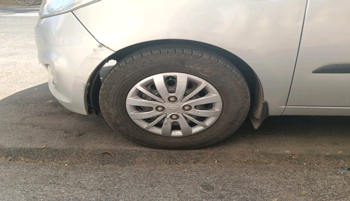 2014 Hyundai i10 SPORTZ 1.1, Petrol, Manual, 76,138 km, tyre